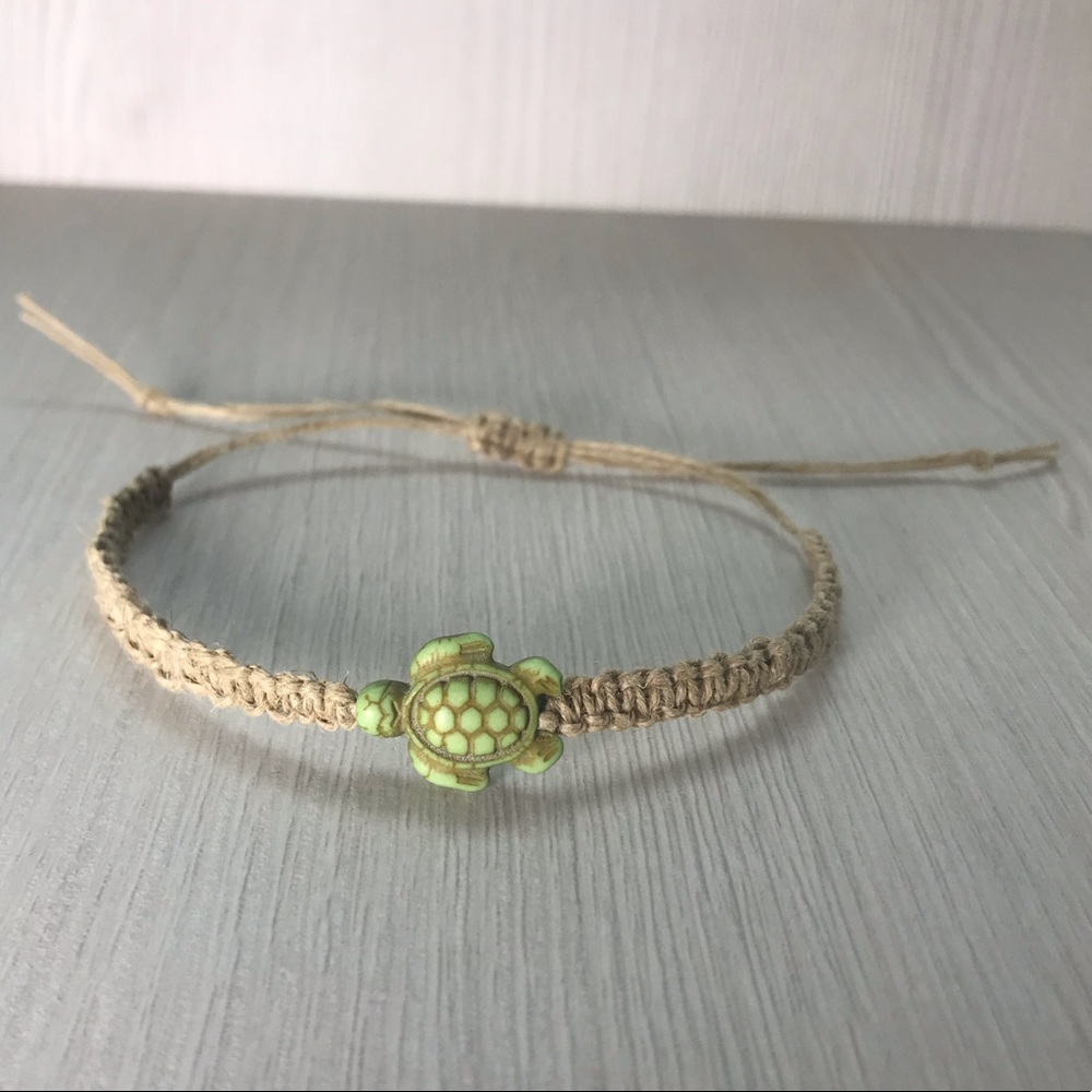 🐢 Howlite Carved Turtle Gemstone Beach Bracelet